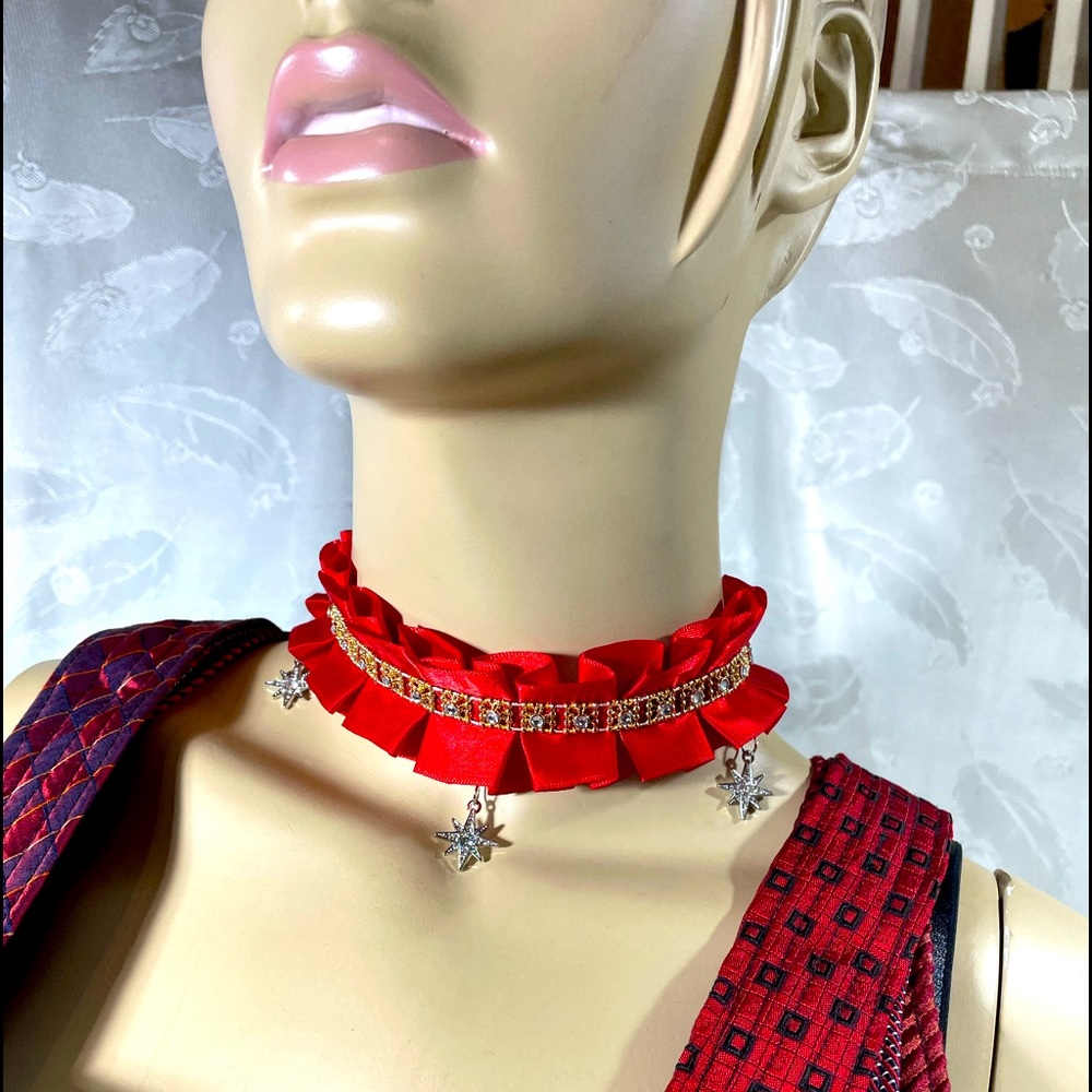 Ruffle choker with gold trim and star charms